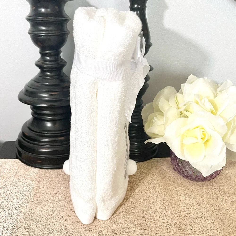 NWT SET OF 2 BUNNY TAIL Bathroom Hand Towels